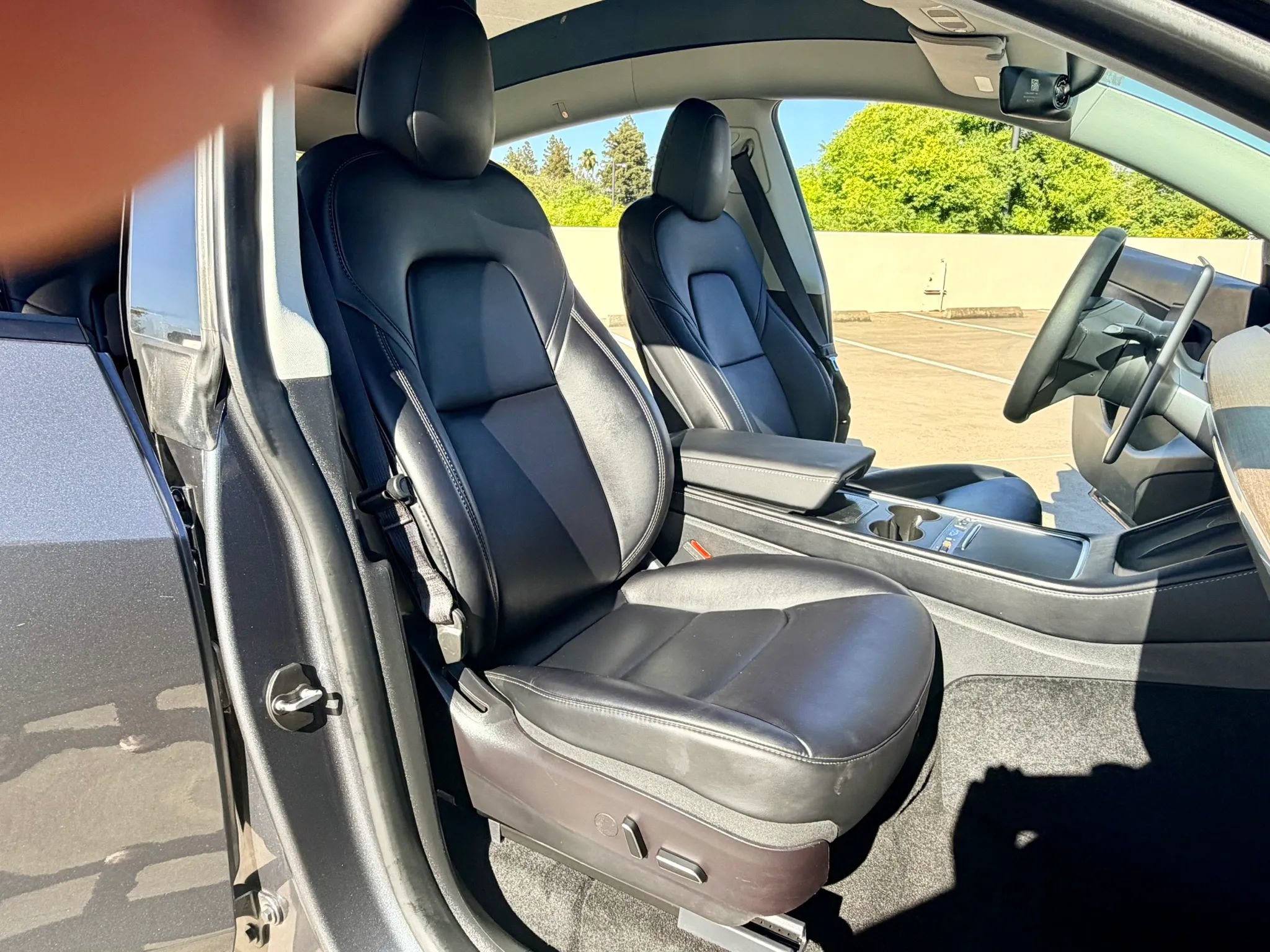 Used 2022 Tesla Model Y Long Range AWD/4WD image 20