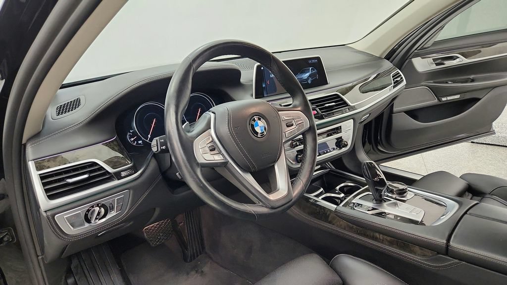 Used 2018 BMW 750i xDrive AWD/4WD image 23