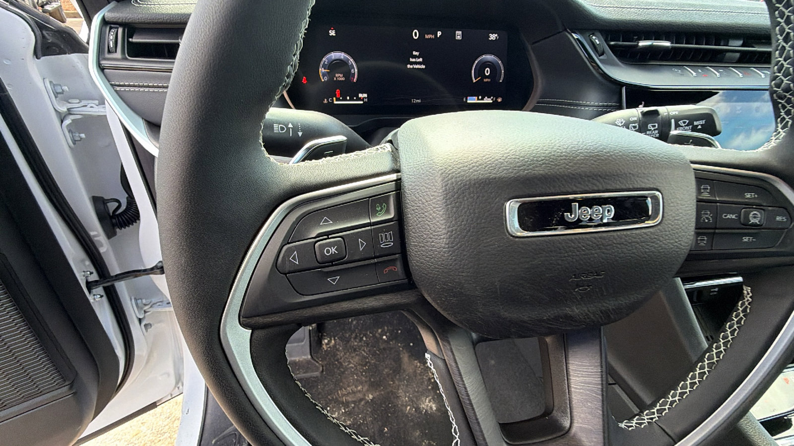 New 2026 Jeep Grand Cherokee Altitude image 22