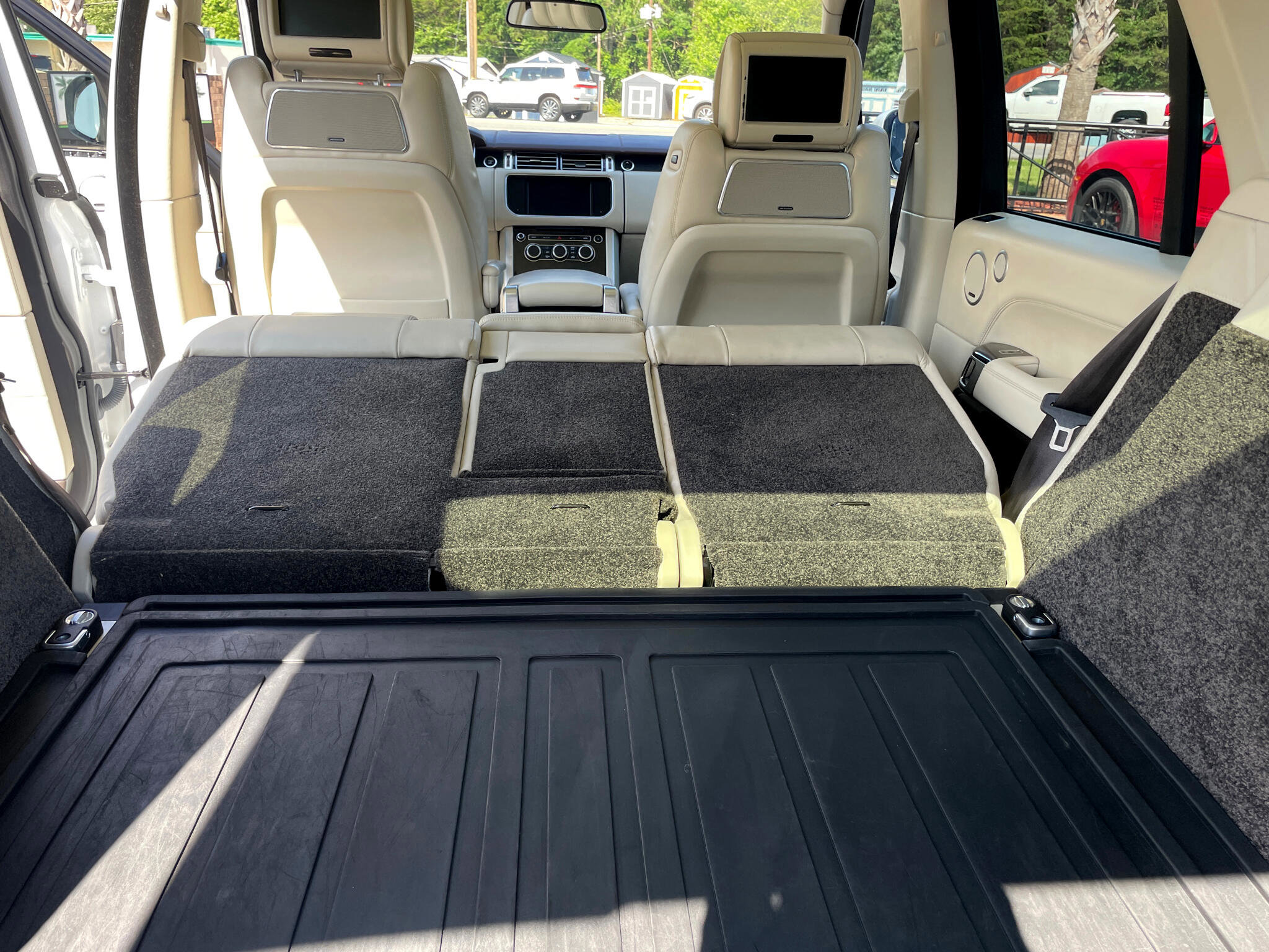 Used 2015 Land Rover Range Rover Autobiography image 28