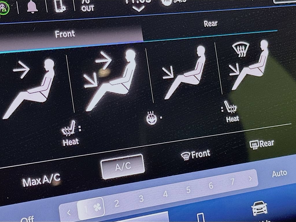Certified 2024 Chrysler Pacifica Touring-L FWD image 30