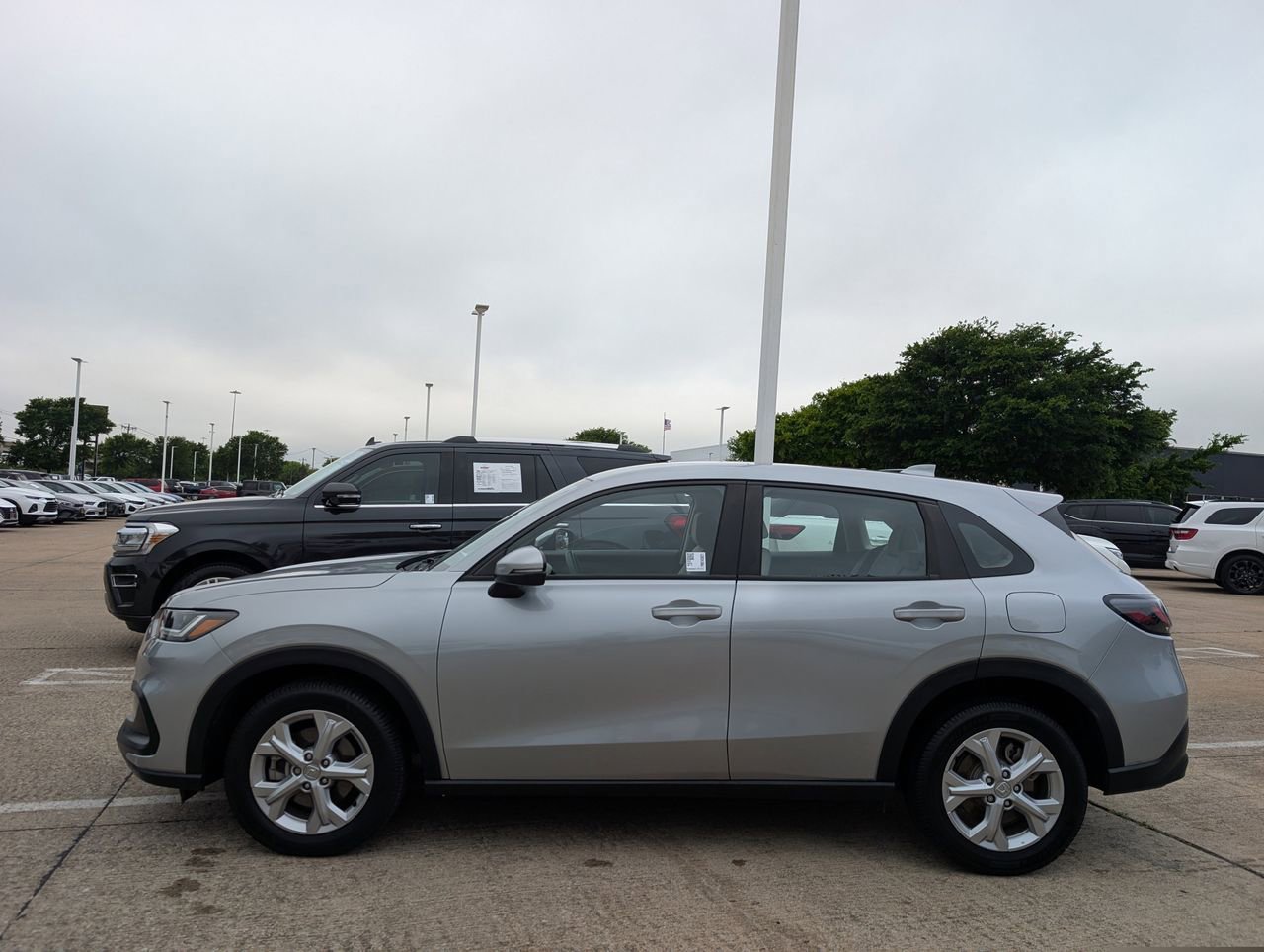 Used 2023 Honda HR-V LX image 3