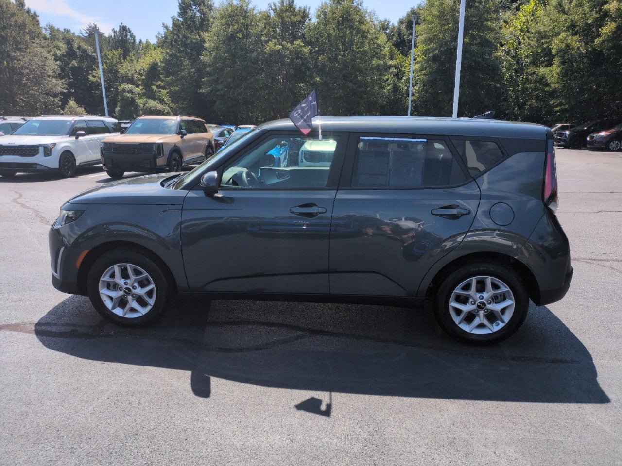 Certified 2025 Kia Soul LX w/ LX Technology Package FWD image 4