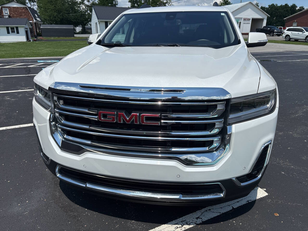 Used 2023 GMC Acadia SLT w/ Preferred Package FWD image 3