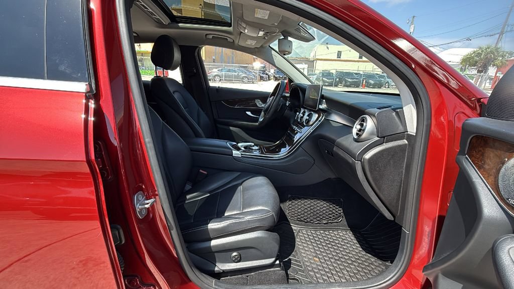 Used 2017 Mercedes-Benz GLC 300 4MATIC Coupe image 44