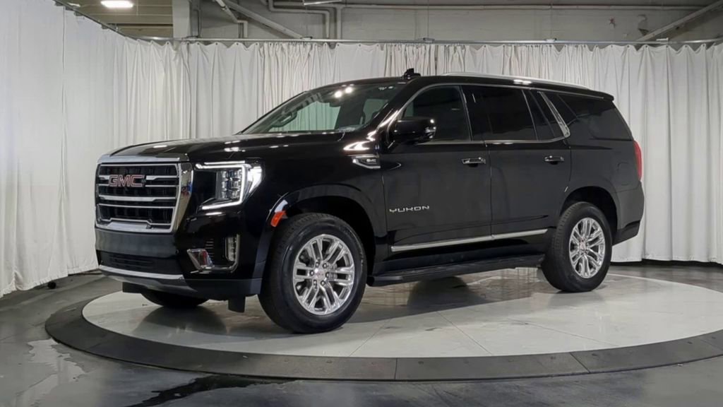 Used 2023 GMC Yukon SLT w/ SLT Luxury Package AWD/4WD image 5