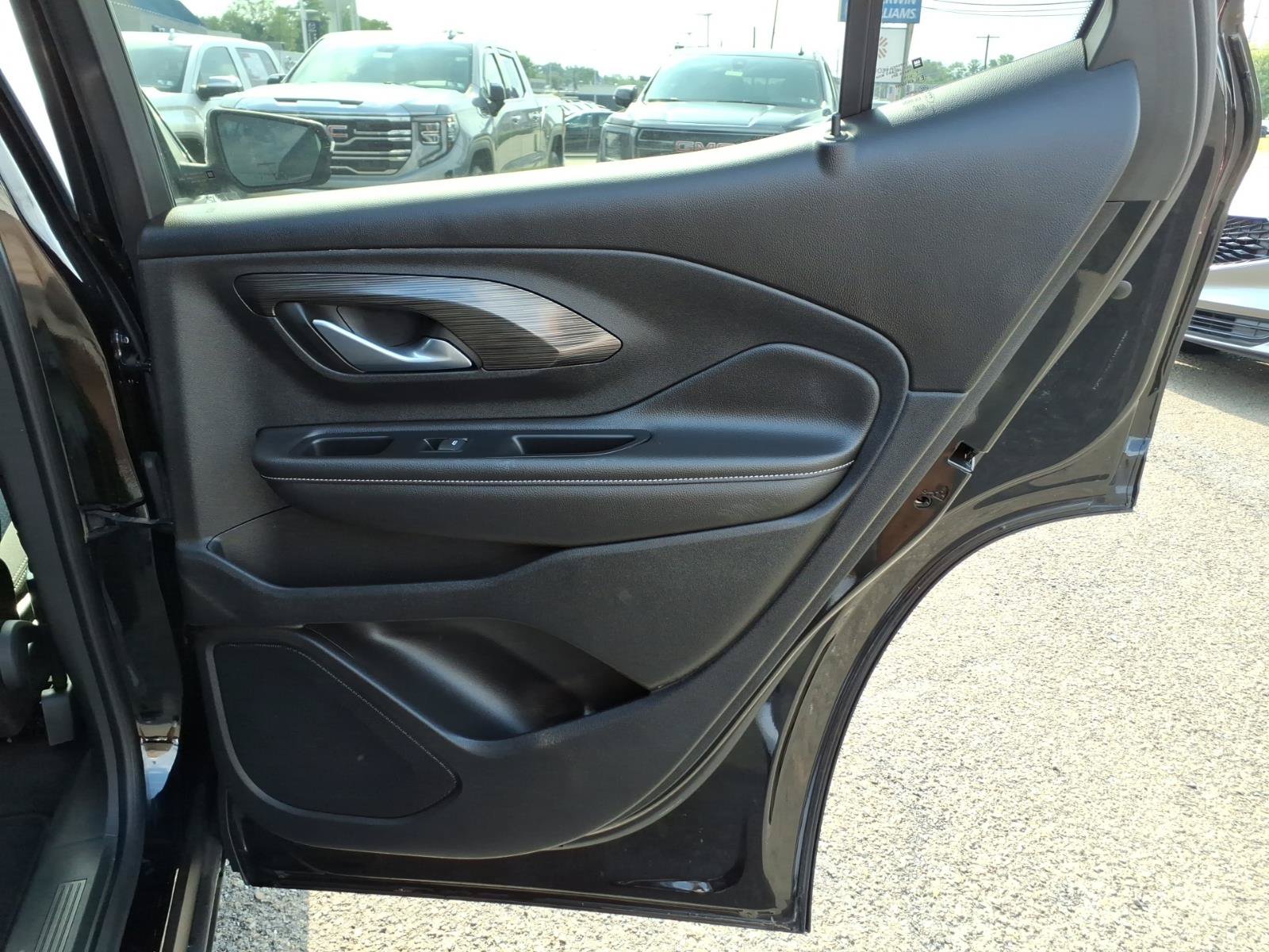 Used 2022 GMC Terrain SLE w/ Driver Convenience Package FWD image 27
