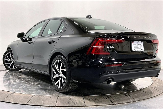 Used 2019 Volvo S60 T5 Momentum w/ Premium Package image 11