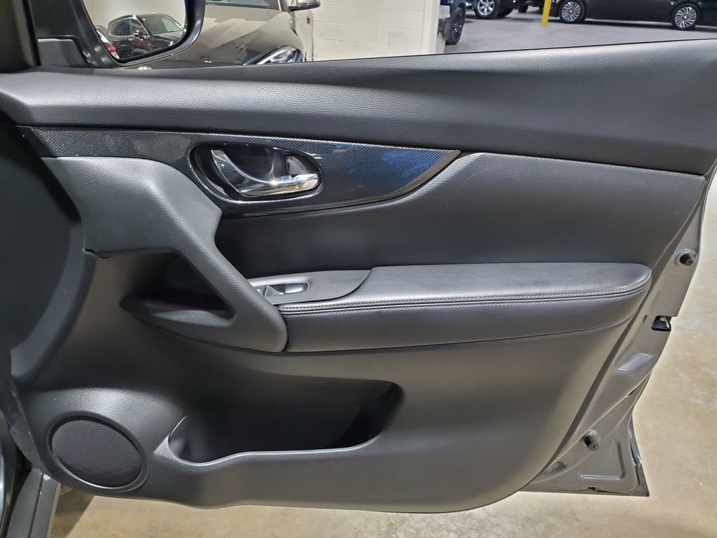 Used 2016 Nissan Rogue SL w/ SL Premium Package FWD image 17
