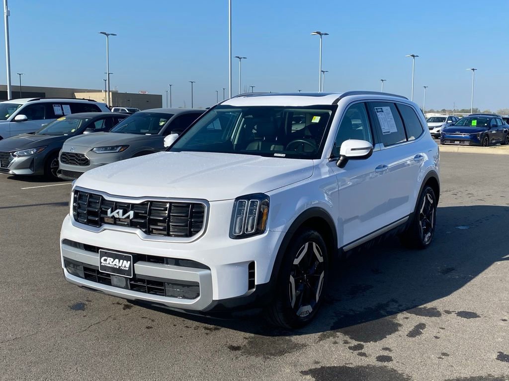 Used 2025 Kia Telluride S AWD/4WD image 3
