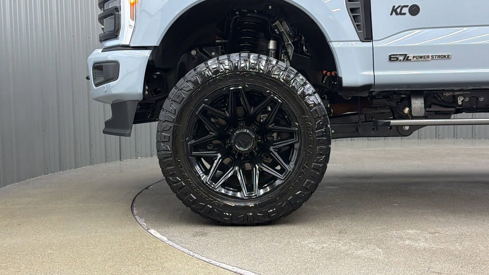 Used 2025 Ford F250 Platinum image 9