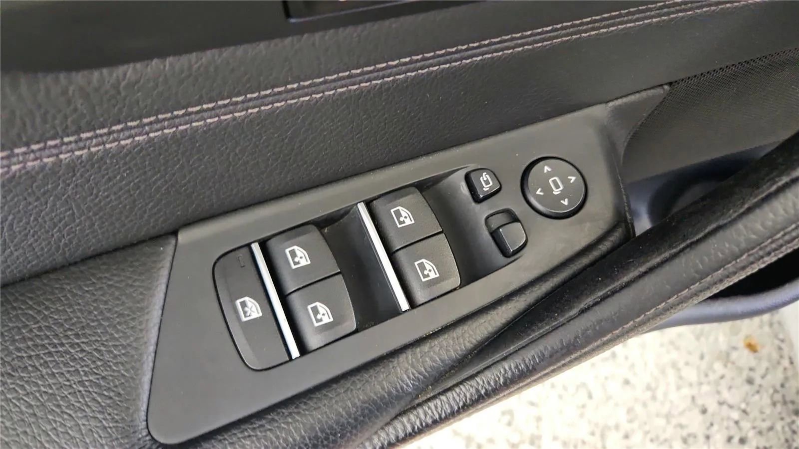 Used 2017 BMW 530i xDrive image 32