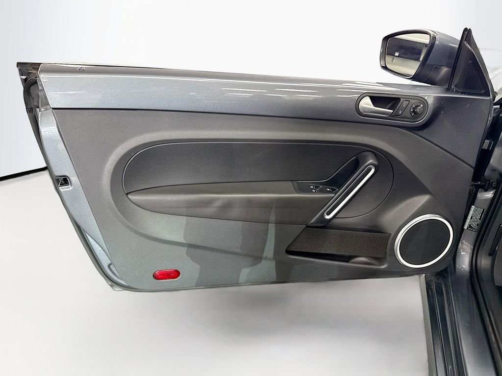 Used 2013 Volkswagen Beetle 2.5 image 28