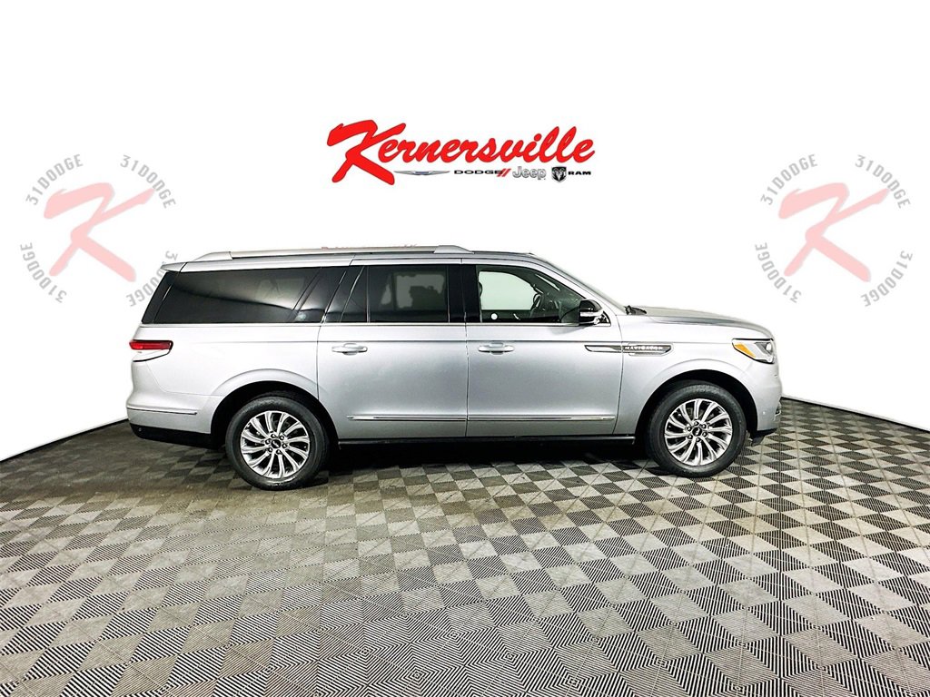 Used 2022 Lincoln Navigator L 4WD image 8