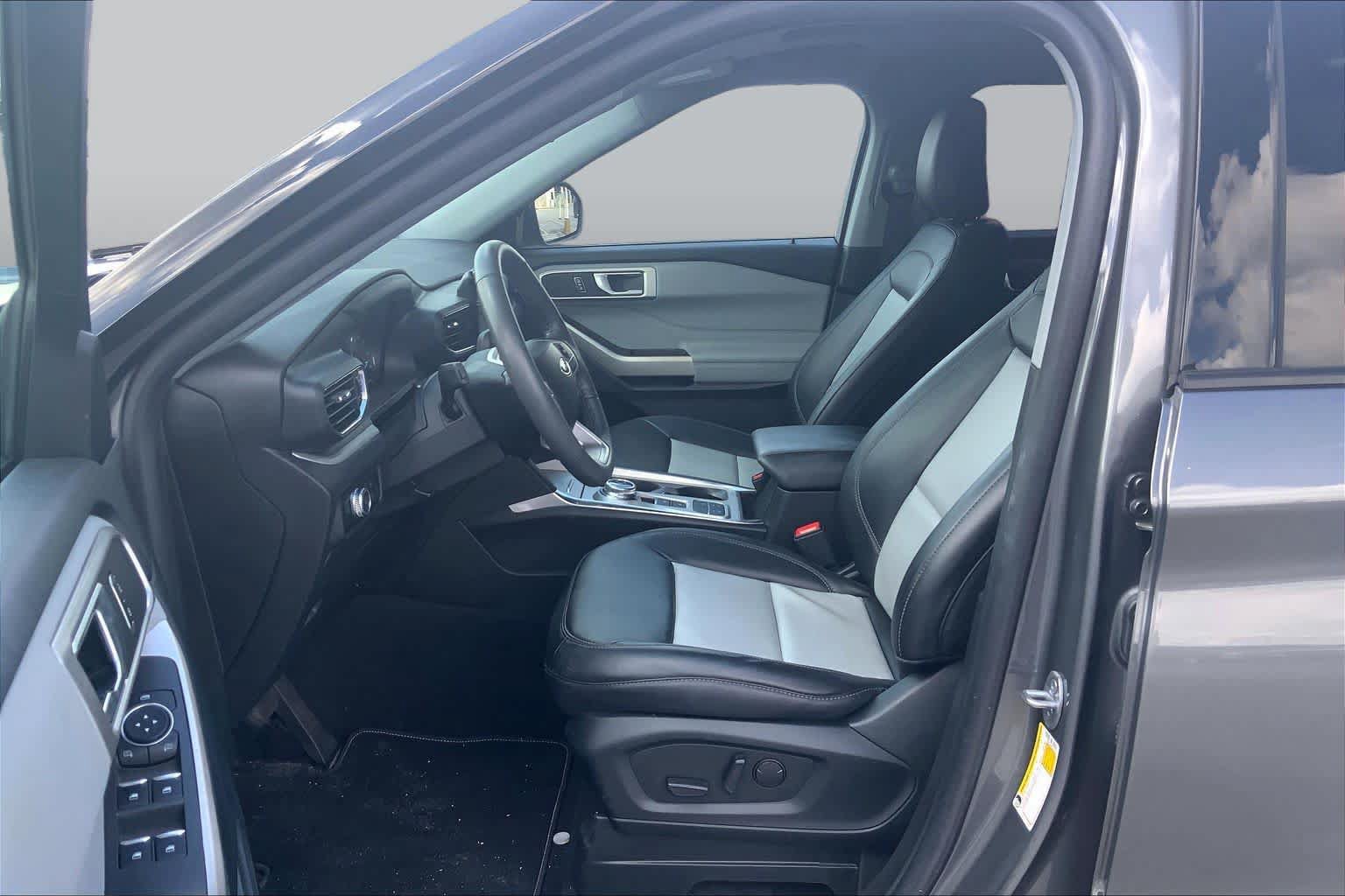 Certified 2023 Ford Explorer XLT w/ Equipment Group 202A RWD image 8