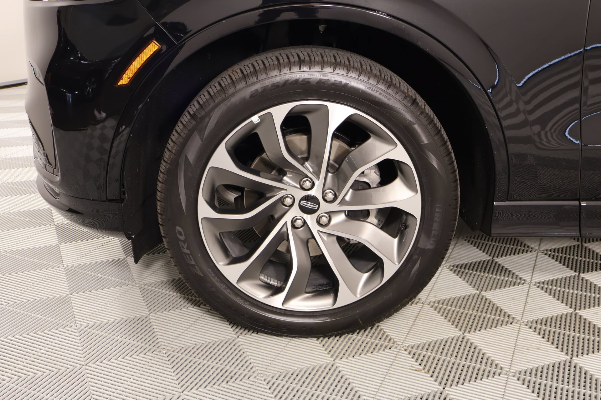 New 2026 Lincoln Aviator AWD w/ Jet Appearance Package image 20