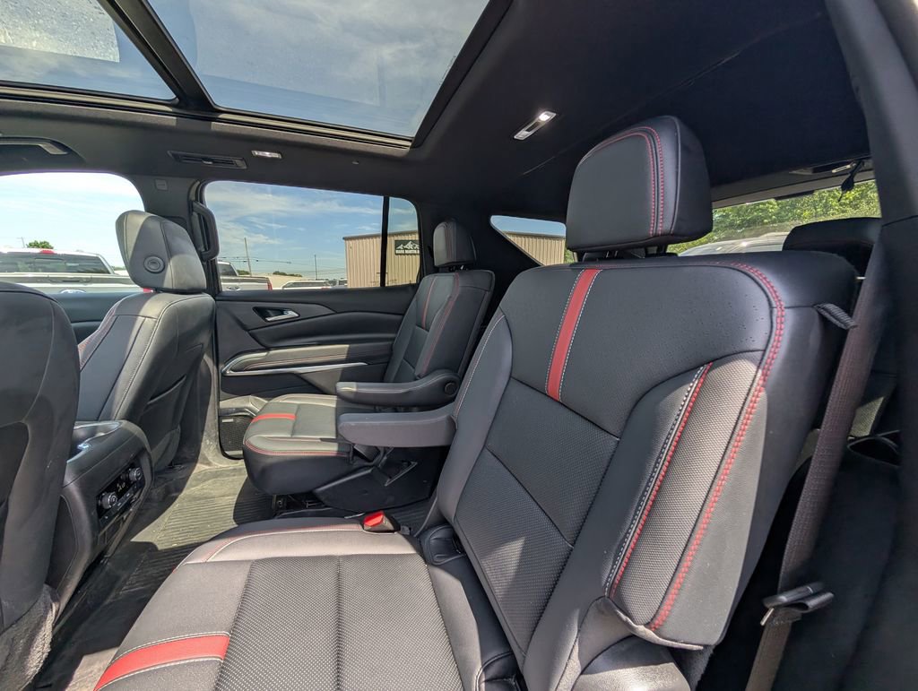 Used 2024 Chevrolet Traverse RS w/ LPO, Floor Liner Package AWD/4WD image 6