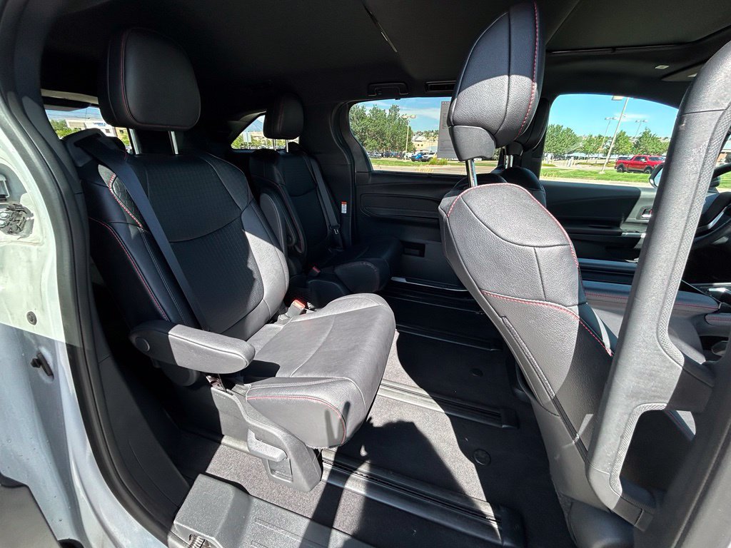 Used 2026 Toyota Sienna XSE FWD image 31