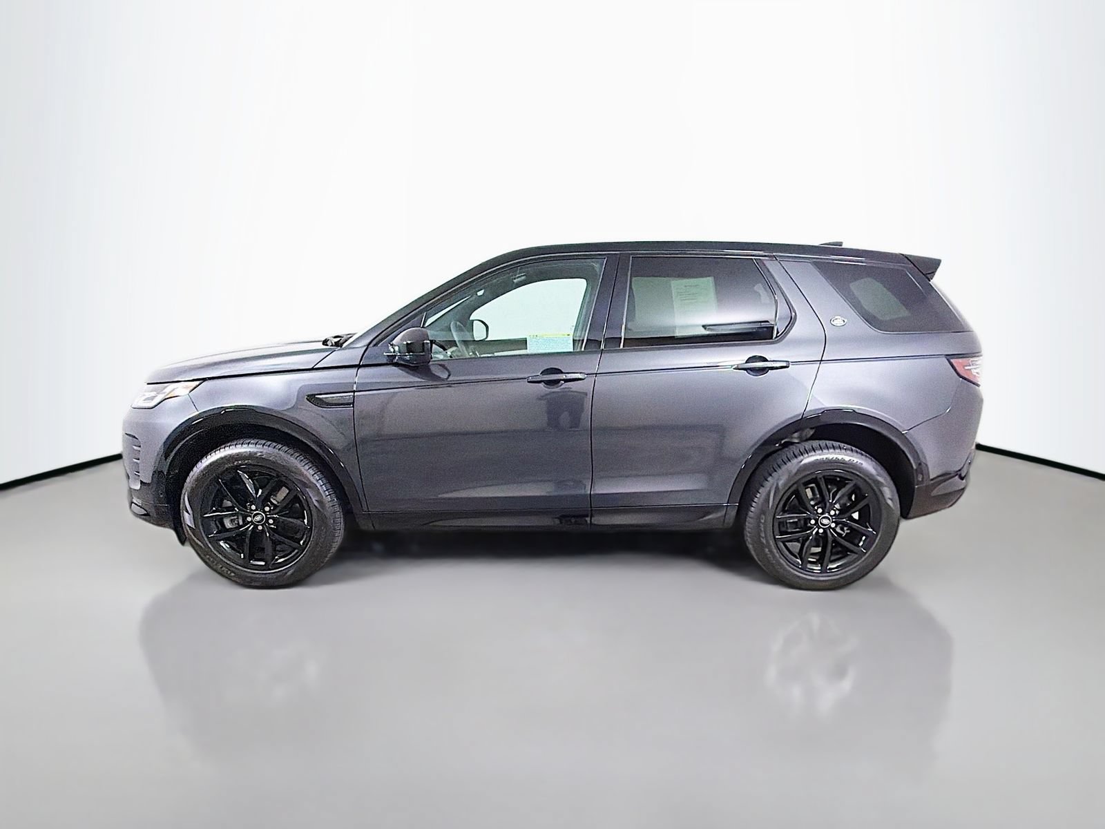 Certified 2025 Land Rover Discovery Sport Dynamic SE AWD/4WD image 2