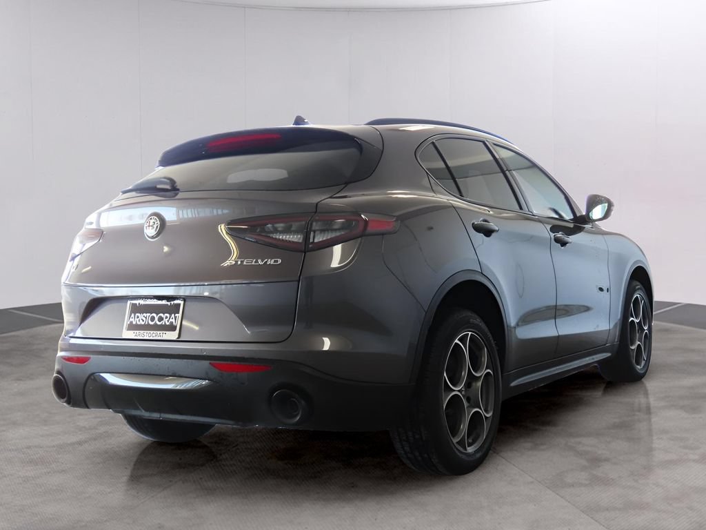New 2025 Alfa Romeo Stelvio Sprint w/ Convenience Package AWD/4WD image 7