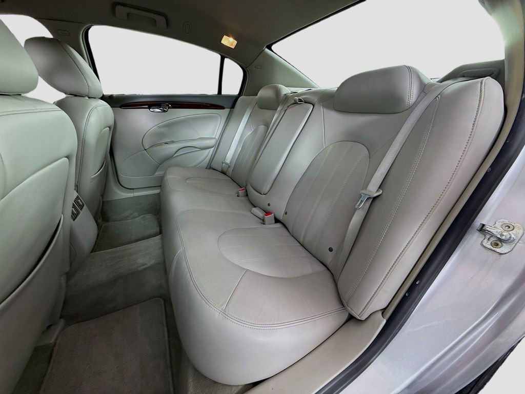 Used 2010 Buick Lucerne CXL FWD image 22