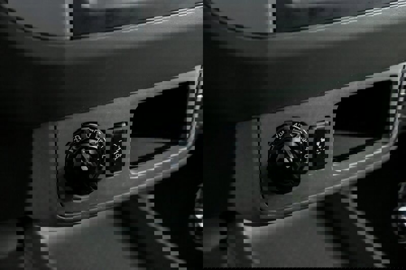 Used 2018 Nissan Frontier SV image 26