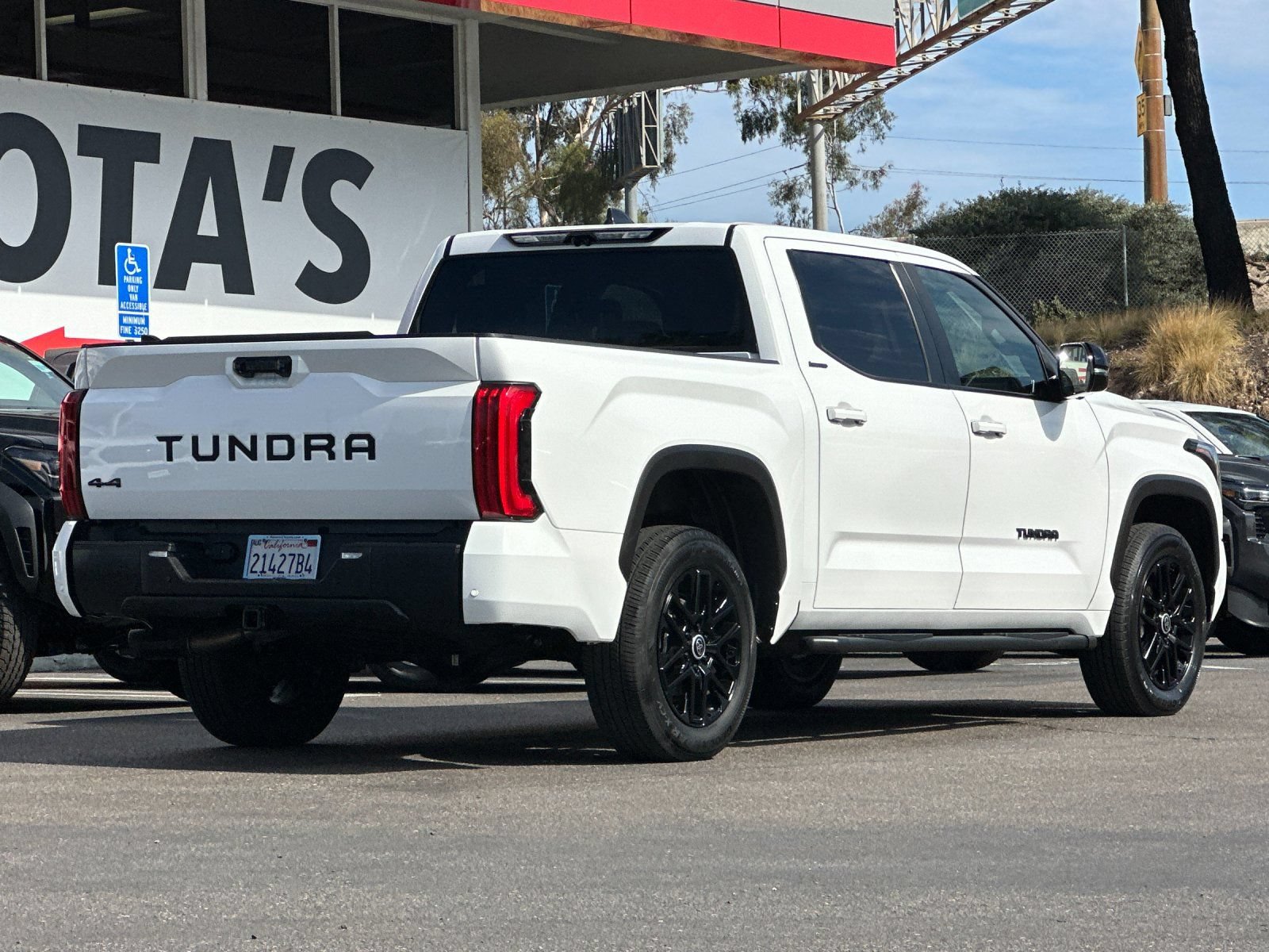 Used 2024 Toyota Tundra Limited AWD/4WD image 5