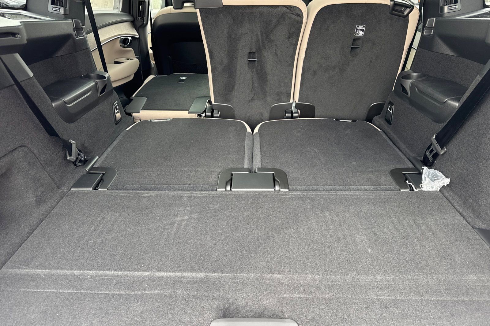 New 2026 Volvo XC90 T8 Plus w/ Protection Package Premier AWD/4WD image 18