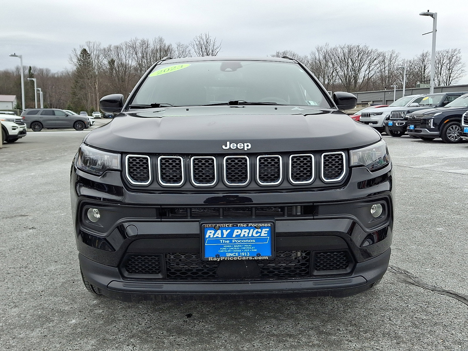 Used 2023 Jeep Compass Latitude w/ Convenience Group AWD/4WD image 2