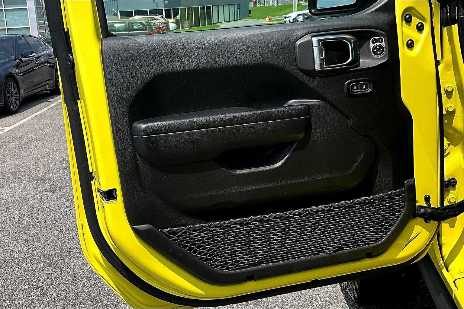 Used 2024 Jeep Wrangler Unlimited Rubicon 4xe image 21