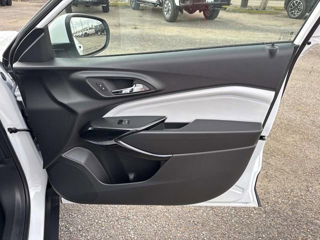 New 2026 Chevrolet Trax LT w/ Driver Confidence Package FWD image 32