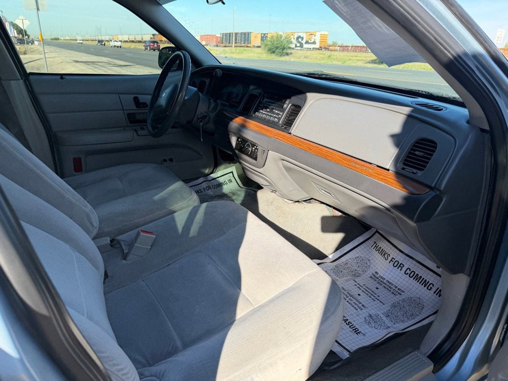 Used 2003 Ford Crown Victoria Police Interceptor image 33