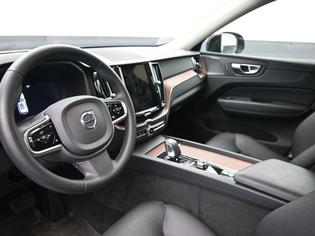Used 2024 Volvo XC60 B5 Plus w/ Protection Package Premier image 17