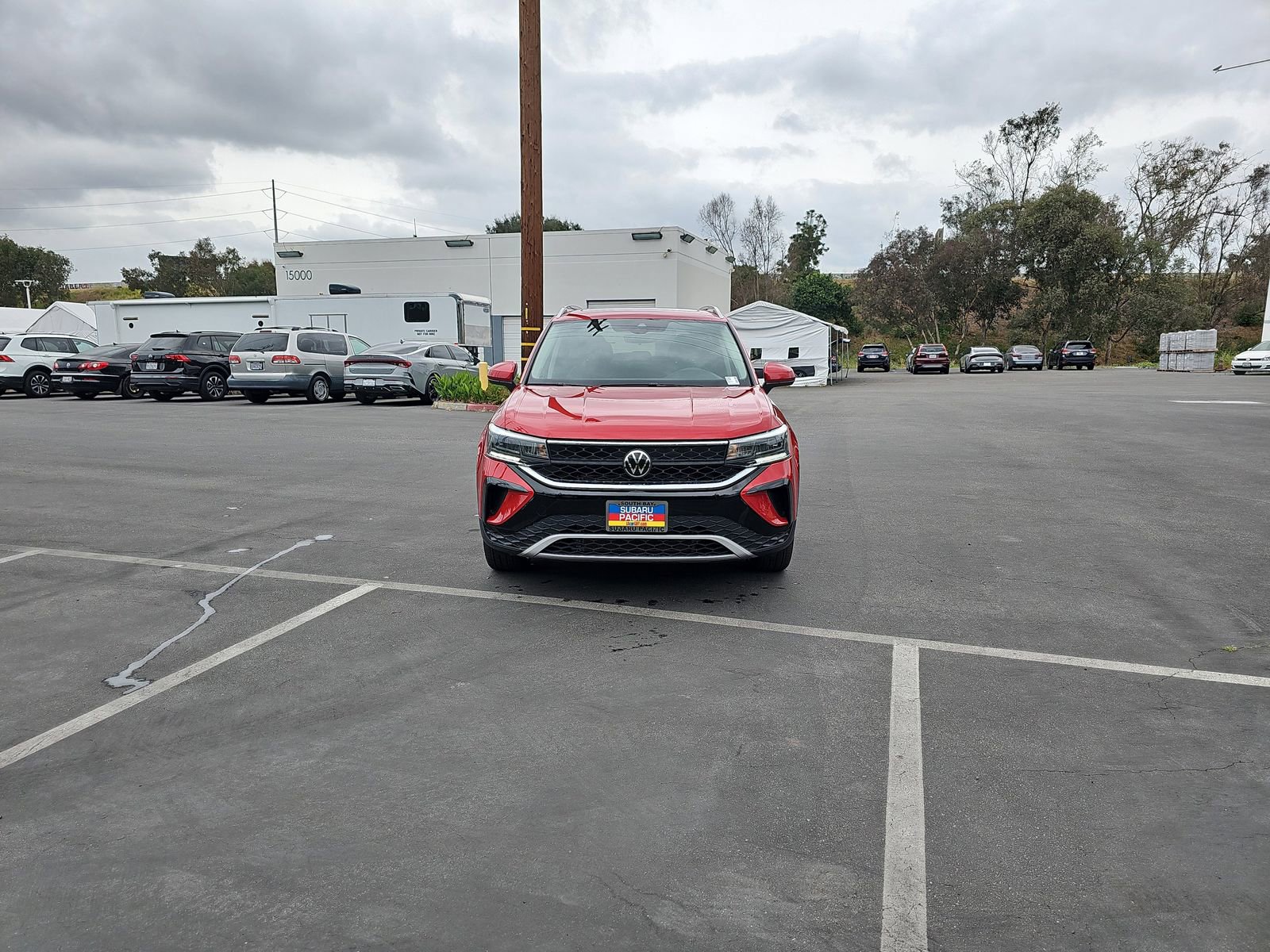 Used 2023 Volkswagen Taos SE image 2