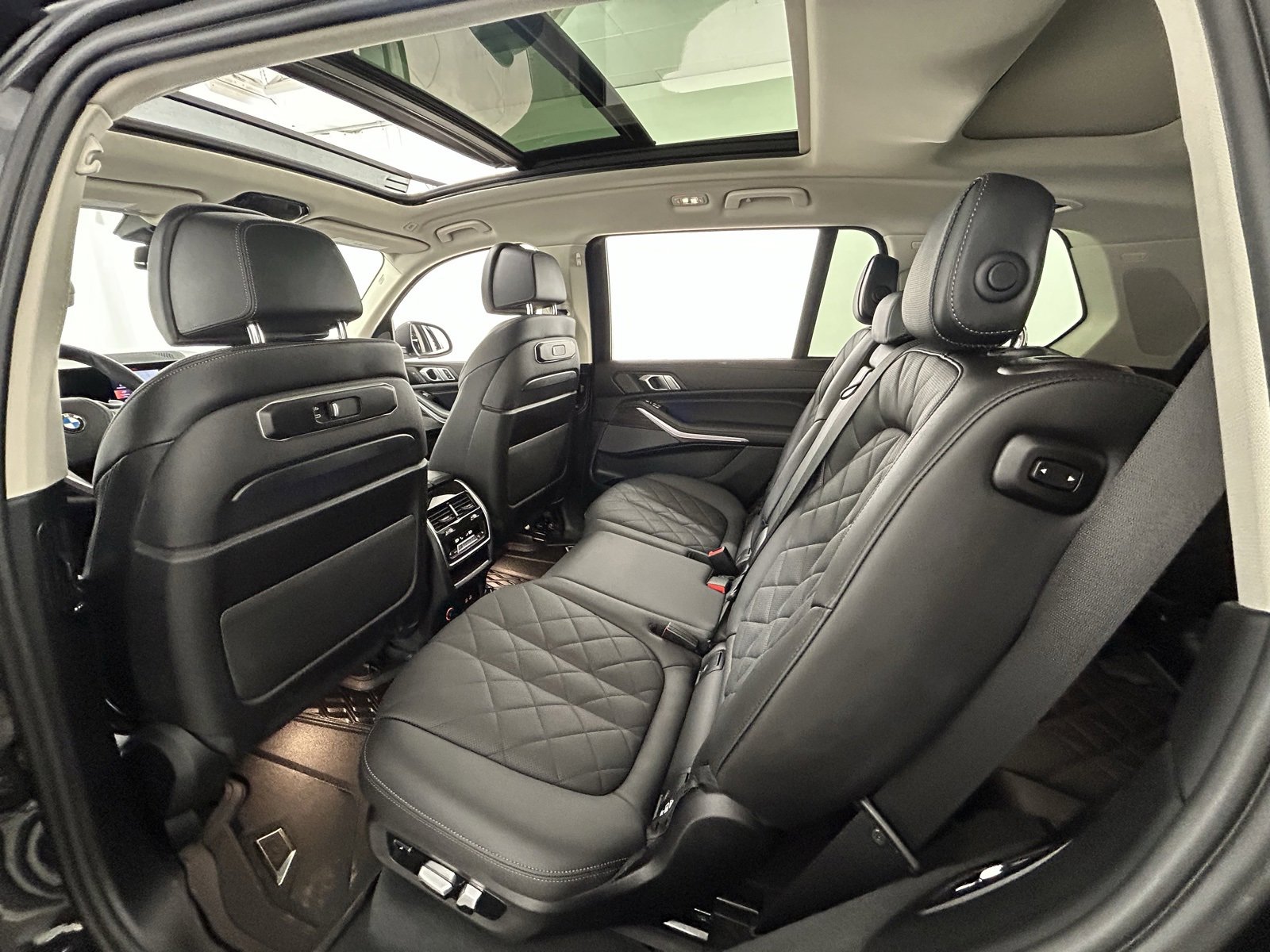 Used 2024 BMW X7 xDrive40i image 34