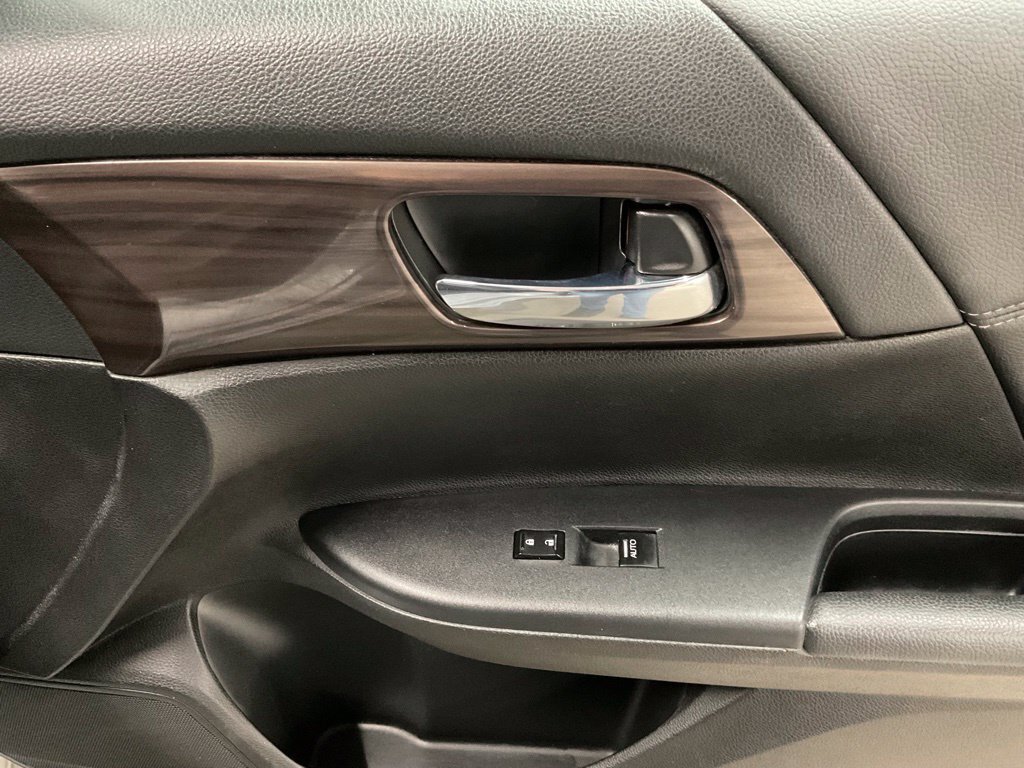 Used 2017 Honda Accord Touring image 40