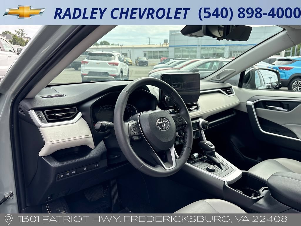 Used 2023 Toyota RAV4 XLE Premium AWD/4WD image 4