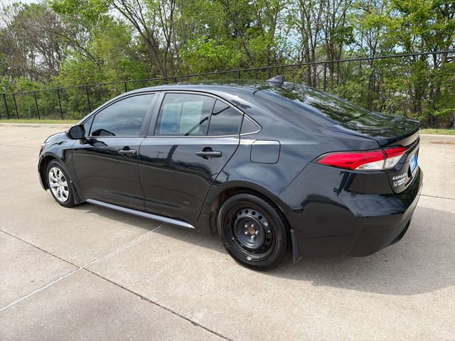 Used 2022 Toyota Corolla LE image 3