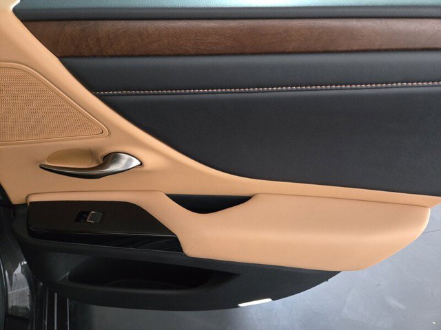 Certified 2025 Lexus ES 300h w/ Premium Package image 22