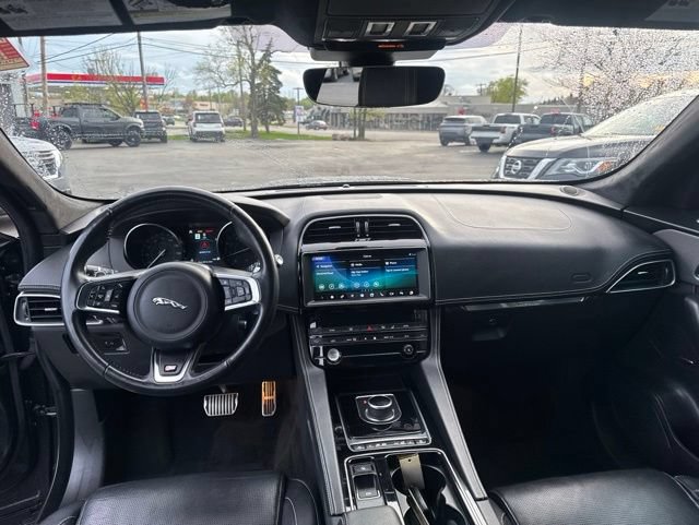 Used 2019 Jaguar F-PACE S AWD/4WD image 19
