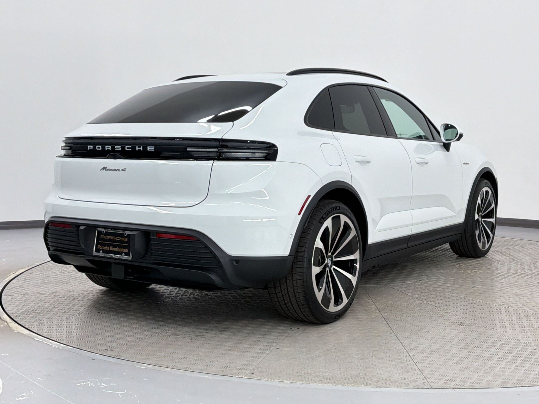 Used 2026 Porsche Macan 4 Electric AWD/4WD image 9