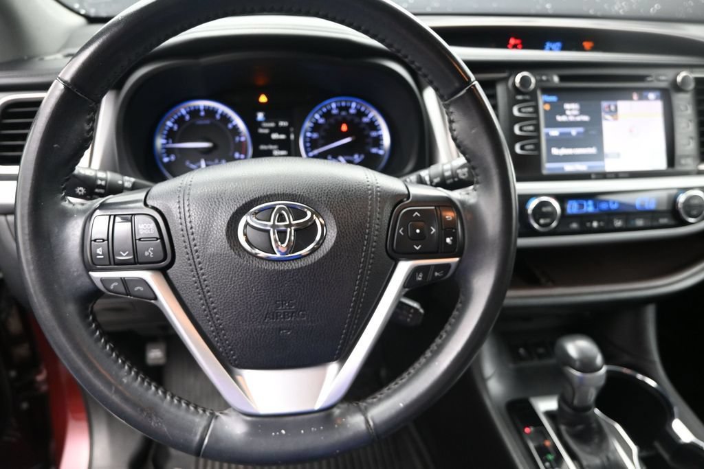Used 2019 Toyota Highlander XLE AWD/4WD image 22