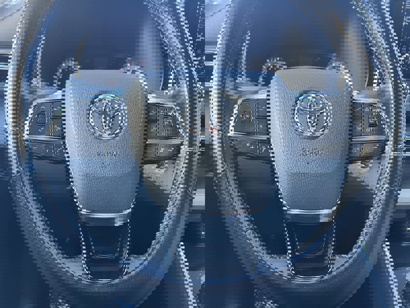 Used 2021 Toyota Highlander LE image 24