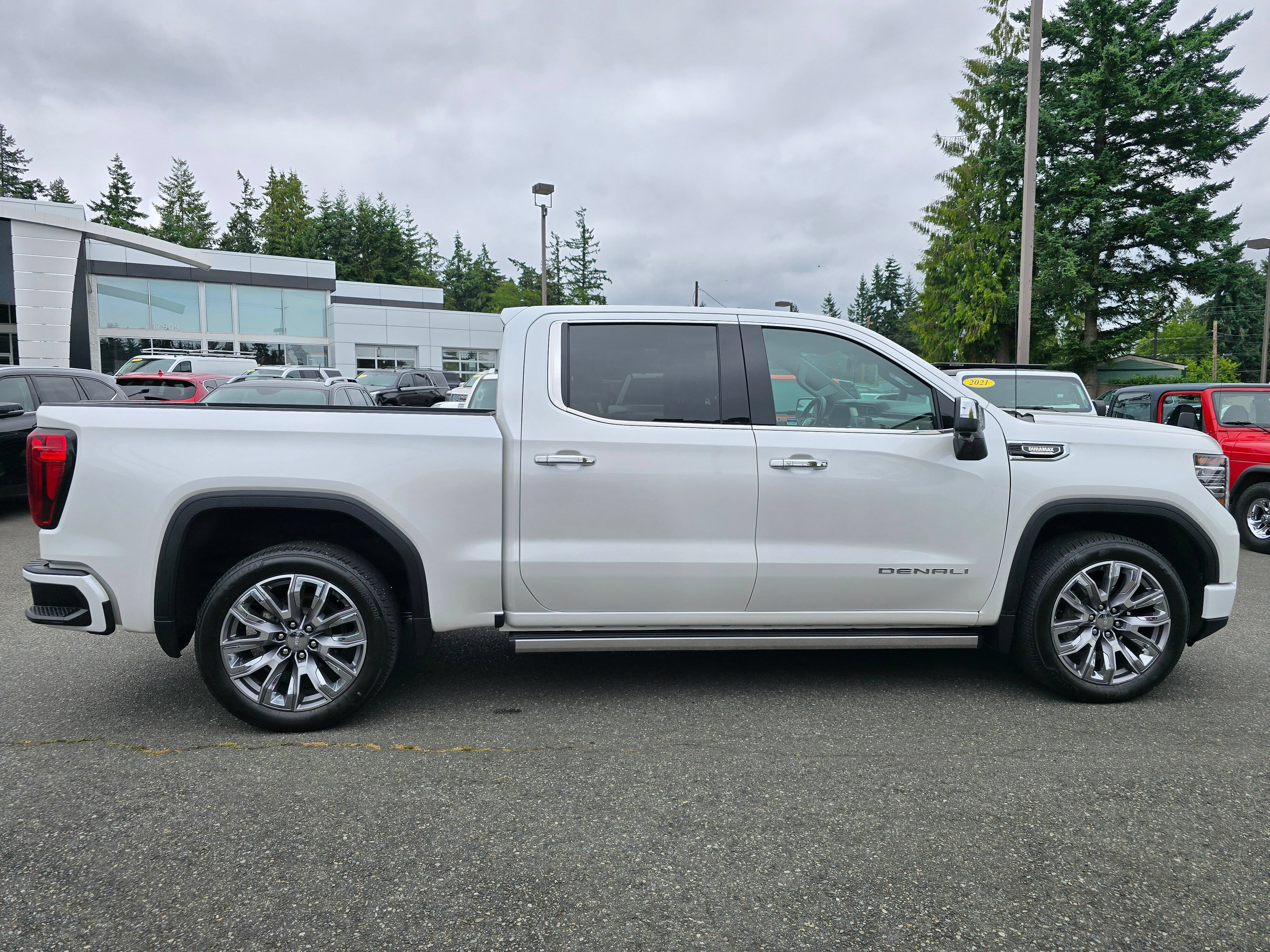 Used 2024 GMC Sierra 1500 Denali w/ Denali Reserve Package AWD/4WD image 8