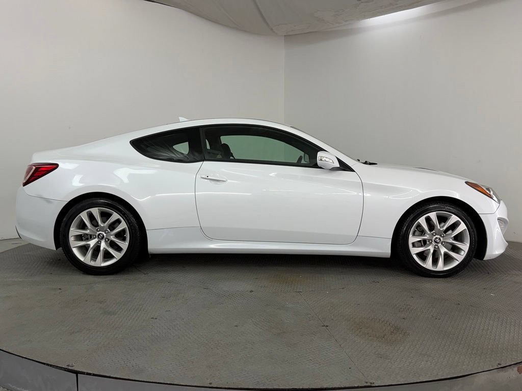 Used 2015 Hyundai Genesis 3.8 RWD image 5