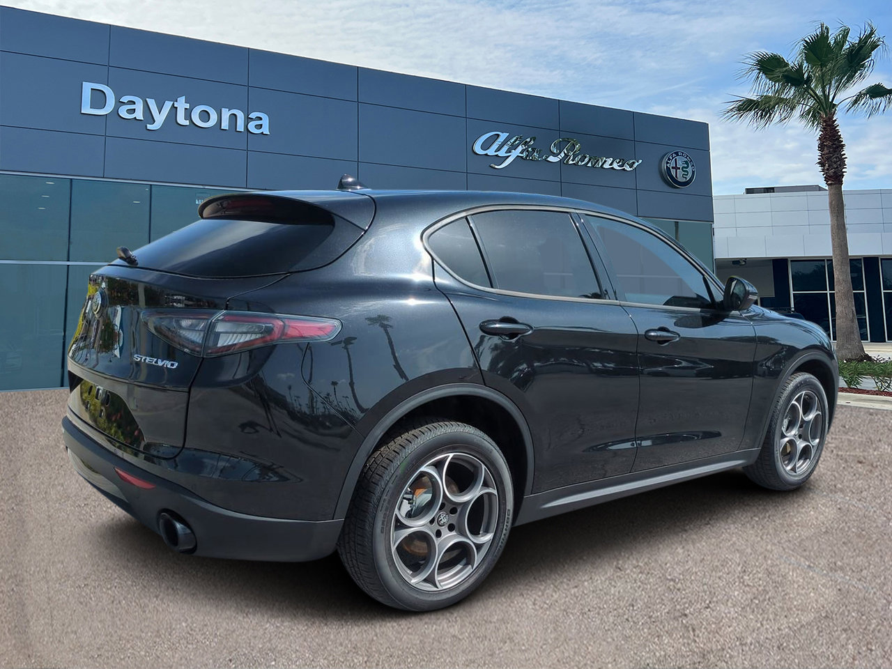 New 2025 Alfa Romeo Stelvio Sprint w/ Convenience Package image 3