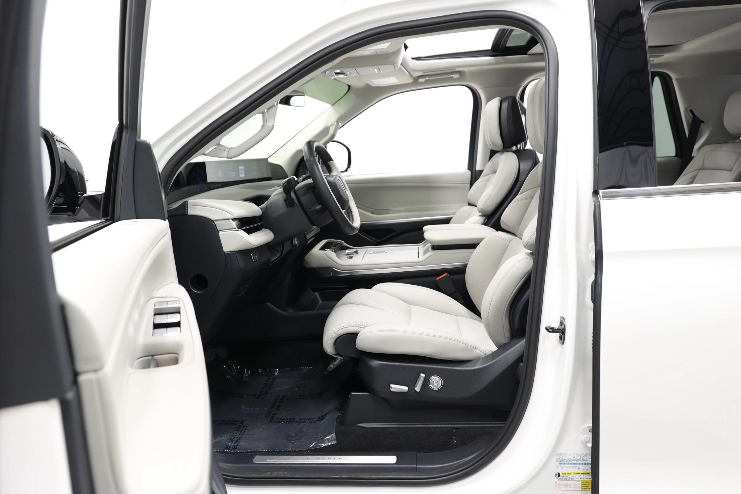 Used 2025 Lincoln Navigator Reserve AWD/4WD image 14