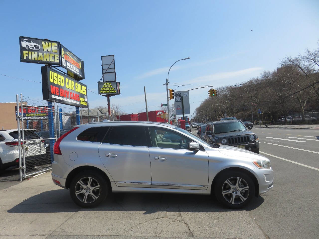 Used 2015 Volvo XC60 T6 Premier Plus image 9