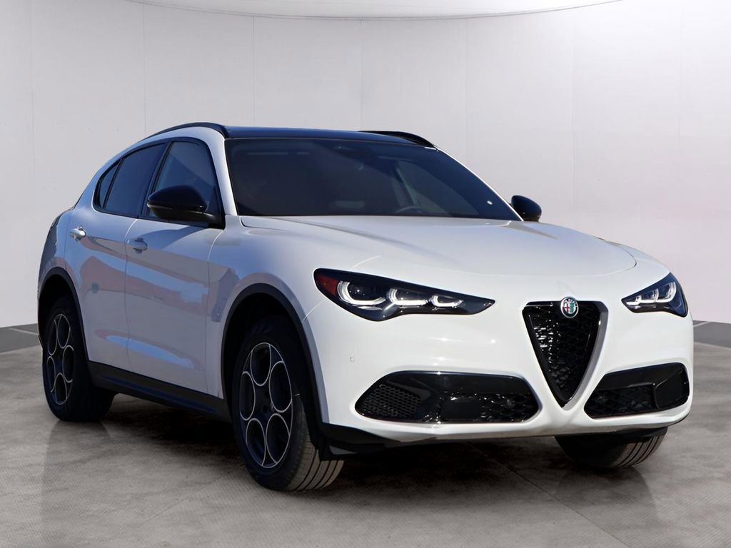 New 2025 Alfa Romeo Stelvio Sprint image 3