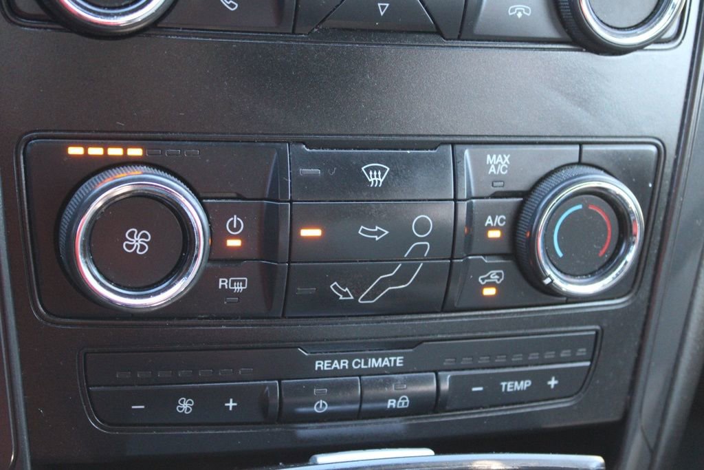 Used 2018 Ford Explorer XLT image 37